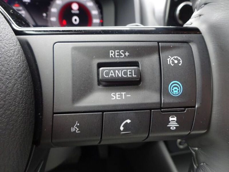 Nissan Qashqai N-Connecta 1.3 MHEV Xtronic WP Navi HUD